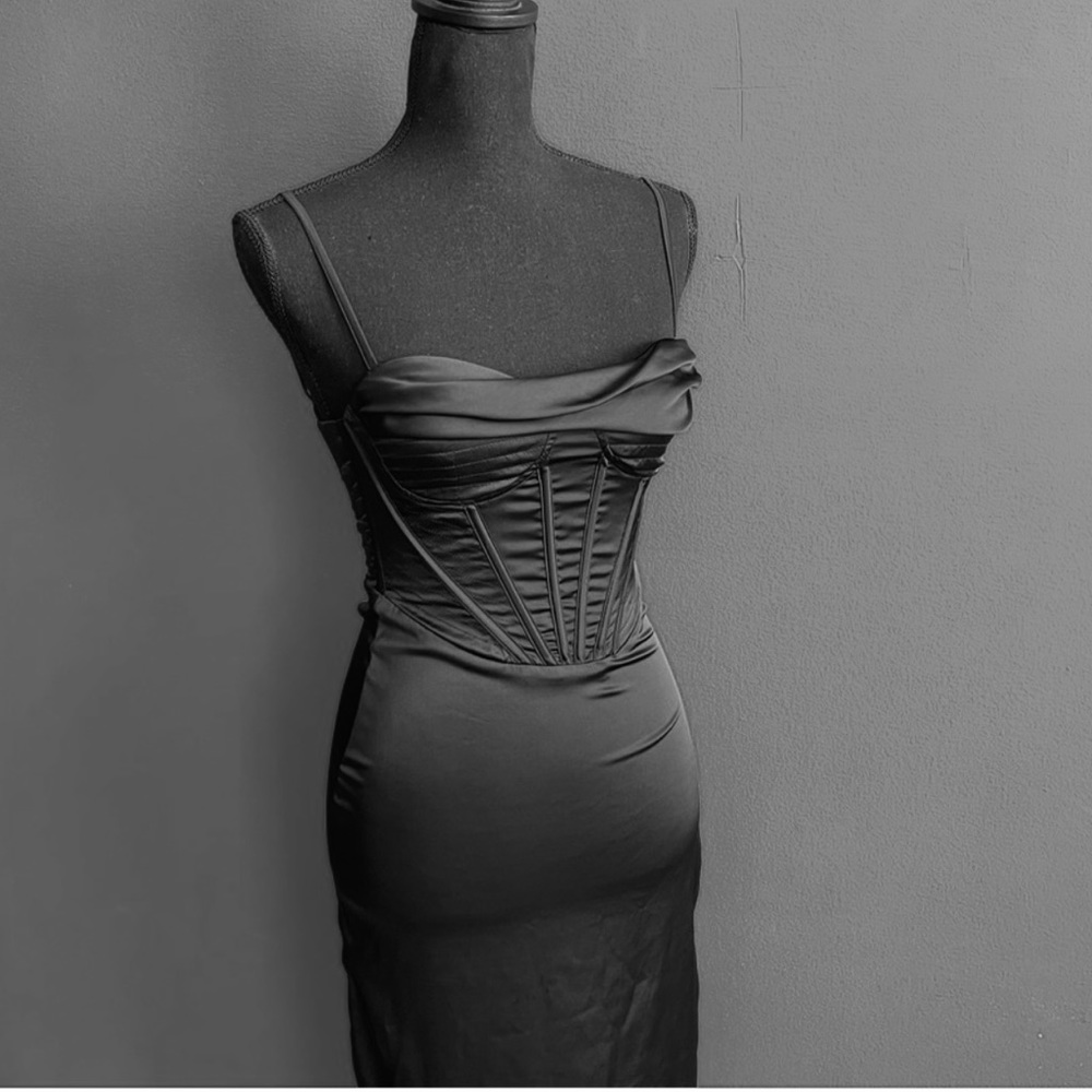 Heiress Beverly Hills Black Corset Midi Dress in Size Small